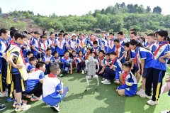 简阳这五年：让优良教育惠万家